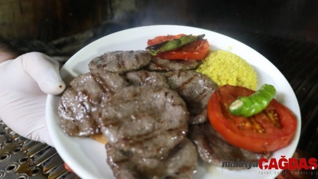 Yapımında sadece et ve tuz kullanılıyor, 2019 yılında satış rekoru kırıldı