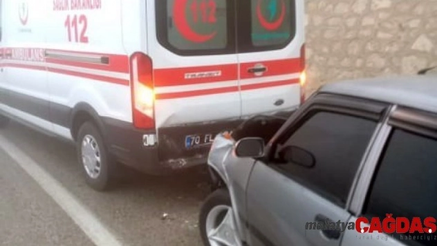 Yaralı taşıyan ambulansa kaza yaptı: 7 yaralı