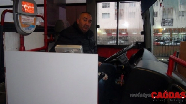 Yaralı vatandaşı otobüsle hastaneye yetiştirdi