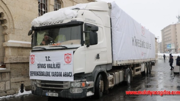 Yardım tırları Elazığ ve Malatya için Sivas'tan yola çıktı