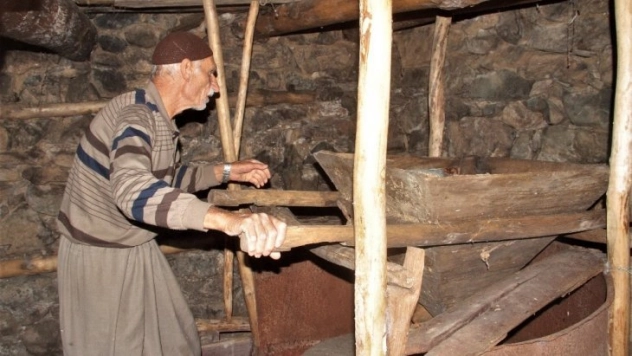 Yarım asırdır çalışan su değirmeni, bu yıl durdu
