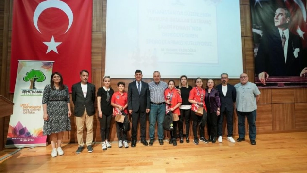 Yarışmalarda başarılı olanlar ödüllere kavuştu