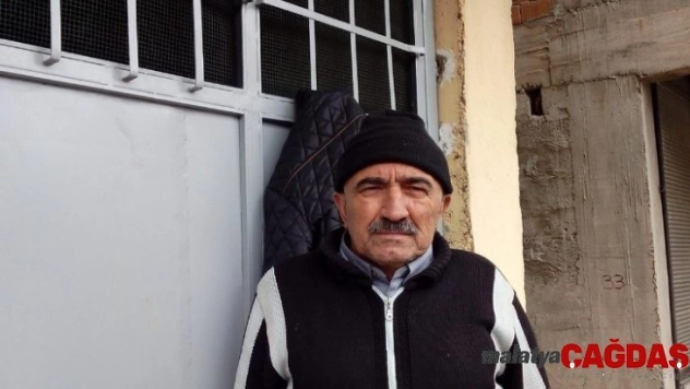 Yaşlı adam ağaçta otururken kalp krizi geçirdi