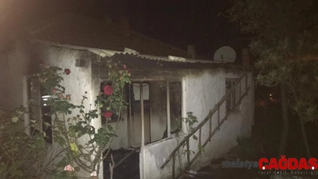 Yaşlı adam yangında can verdi