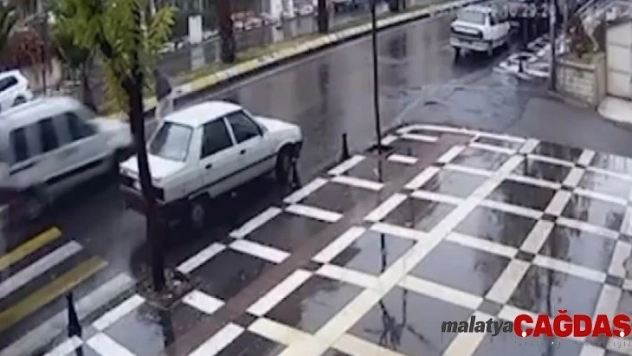 Yaşlı kadının öldüğü feci kaza kamerada