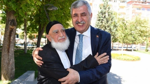 Yaşlılar Baştaçımızdır