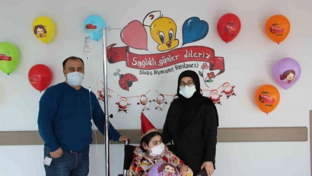Yatar çocuk hastalara yeni yıl sürprizi