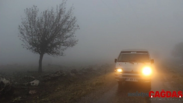 Yavuzeli ilçesinde yoğun sis ve sağanak yağış etkili oldu