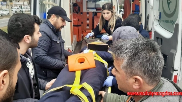 Yayalar için duran otomobile tır çarptı: 1 yaralı