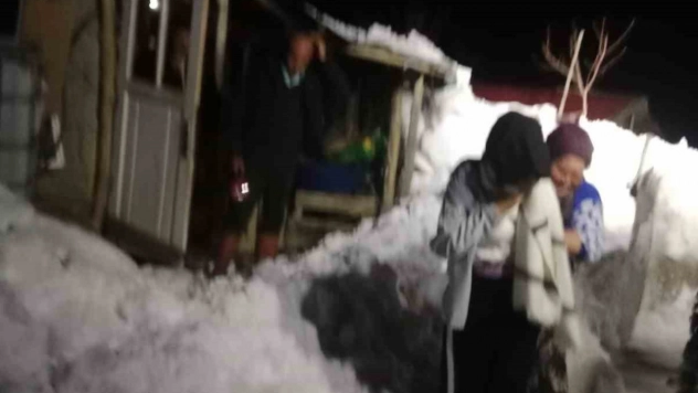 Yaylada rahatsızlanan kadın ekiplerce kurtarıldı