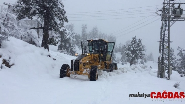 Yaz turizminin merkezi Kaş'ta karla mücadele çalışmaları