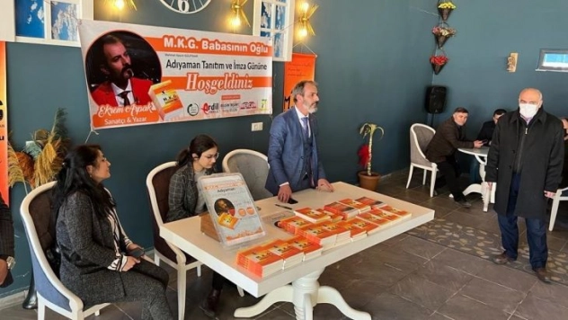 Yazar Ekrem Arpak Adıyaman'da imza günü düzenledi