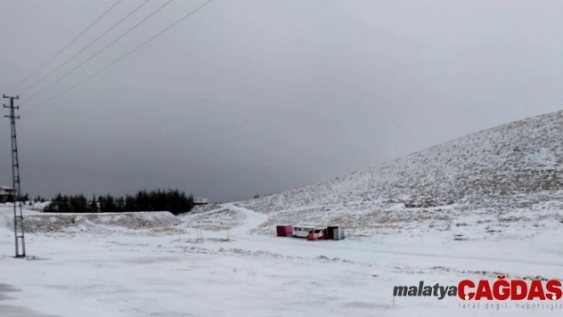 Yedikuyular Kayak Merkezi'ne mevsimin ilk karı yağdı