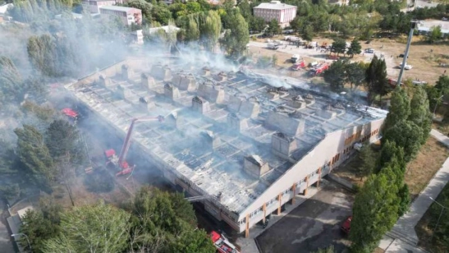 Yemekhanede çıkan yangın kontrol altına alındı, son durum havadan görüntülendi