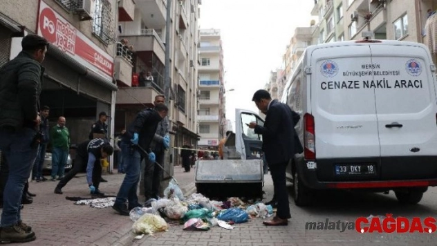Yeni doğan bebeği çöp konteynerine annesi atmış