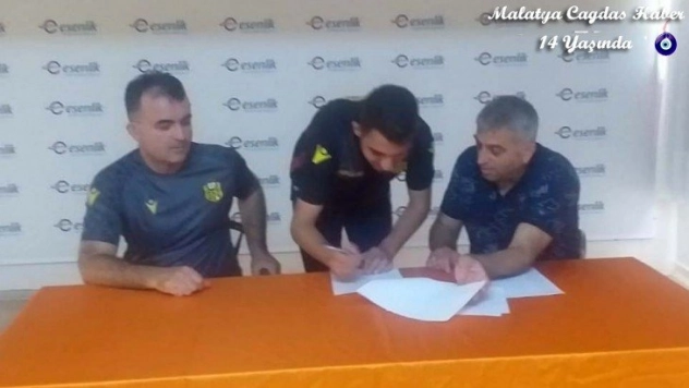 Altyapıdan 2 futbolcu ile profesyonel sözleşme imzaladı