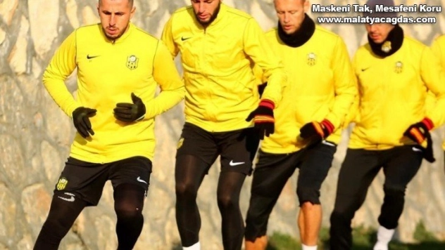 Futbolcuların alacakları ödenmeye başladı