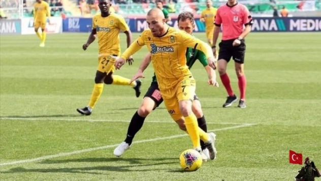 Töre ve Akbaş kadro dışı bırakıldı