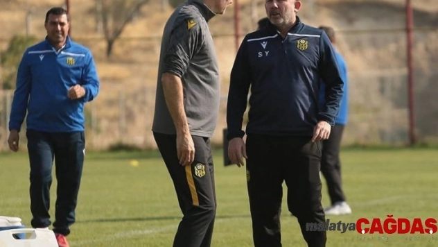 Gökhan ve Bifouma ilk 11 için mesaj