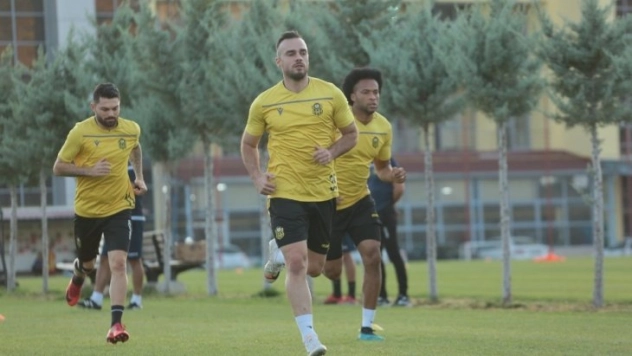 Yeni Malatyaspor'da Sergen Yalçın'dan futbolcularına uyarı