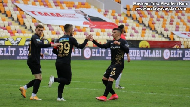 Galatasaray maçına siyah formayla çıkacak