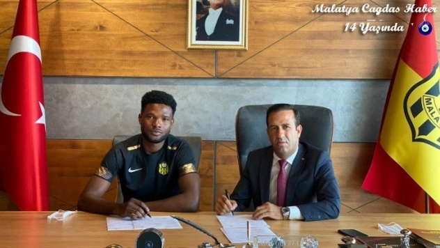 Tetteh transferini duyurdu