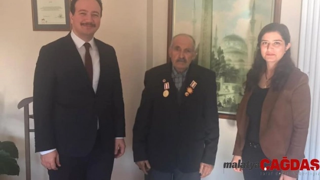 Yenipazarlı Gazi Timurtaş'a madalya