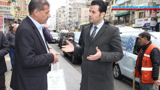 Yenişehir Kaymakamı Beşikci vatandaşlara 'korona paketi' dağıttı
