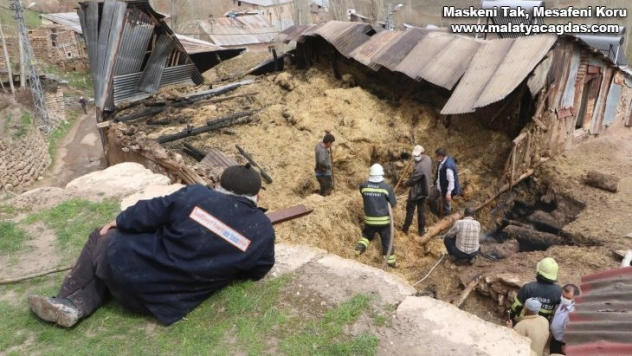 Yere uzanıp film seyreder gibi yangını izledi