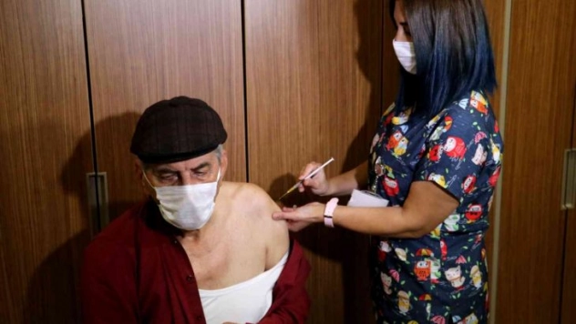 Yerli aşıyı yaptırdı, aşısızlara sitem etti