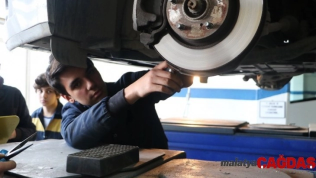 Yerli otomobilin teknikerleri Sivas'ta yetişiyor