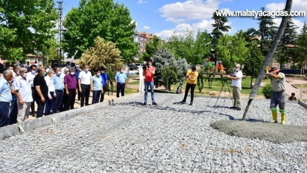 Halı saha projesinde temel atıldı