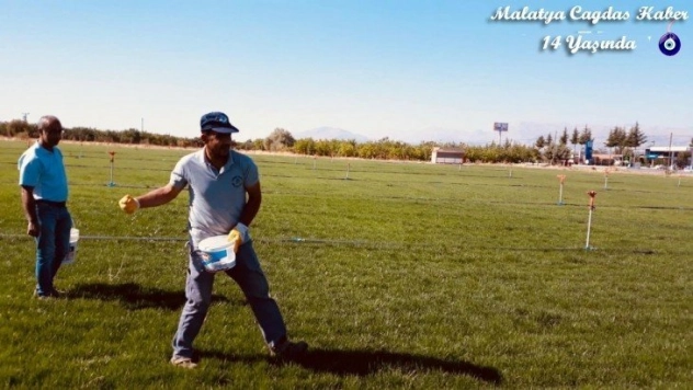 Çimi kendi tesislerinde üretiyor