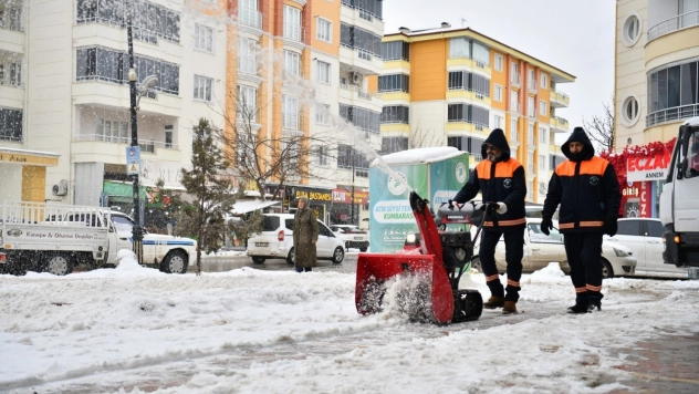 Yeşilyurt Belediyesi karla mücadele ekiplerinden kesintisiz hizmet