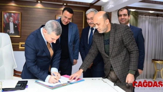 Yeşilyurt Belediyesi'nde toplu sözleşme imzaladı