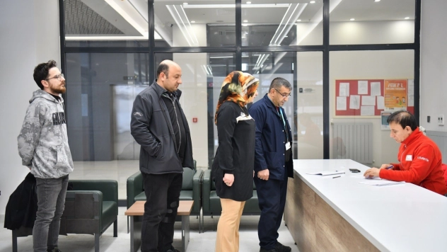 Yeşilyurt Belediyesi personelinden Kızılay'a anlamlı destek