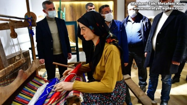 Tekstil müzesi ile ziyaretçilerini tarihi bir yolculuğa çıkarıyor