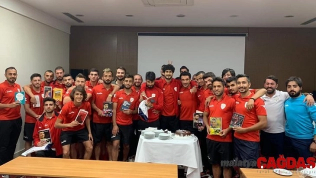 Ak'tan futbolcularına farklı motivasyon teknikleri