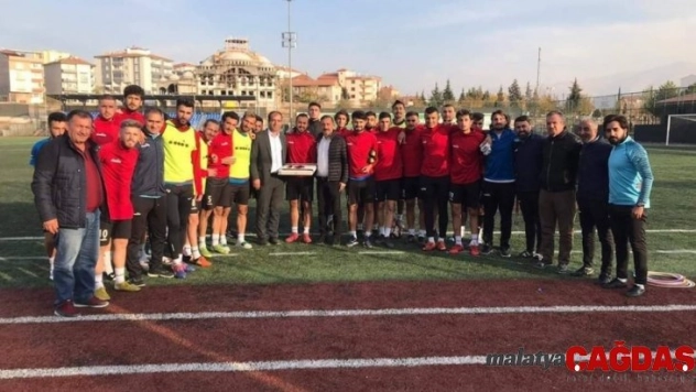 Yeşilyurt Belediyespor'da yönetimden antrenmana ziyaret