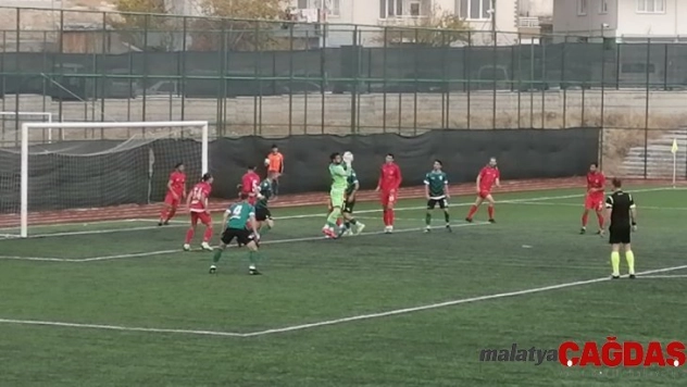 Yeşilyurt Belediyespor sahasında 4-2'lik skorla kazandı