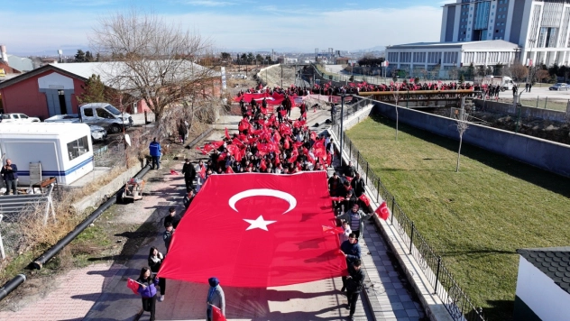Yeşilyurt'ta 'Tek Bayrak, Tek Vatan' Gençlik bayrak yürüyüşü