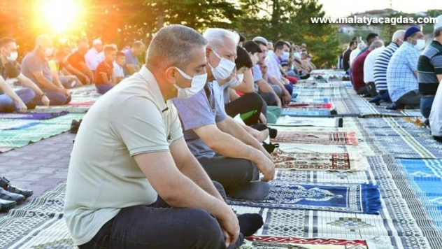 Yeşilyurt'ta da bayram namazı heyecanı yaşandı