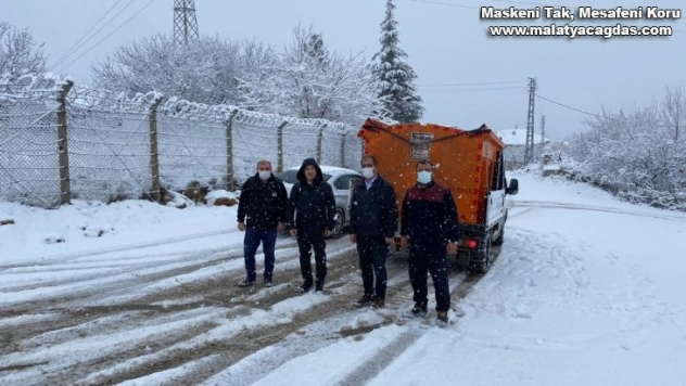 Yeşilyurt'ta kar temizleme çalışmaları sürüyor