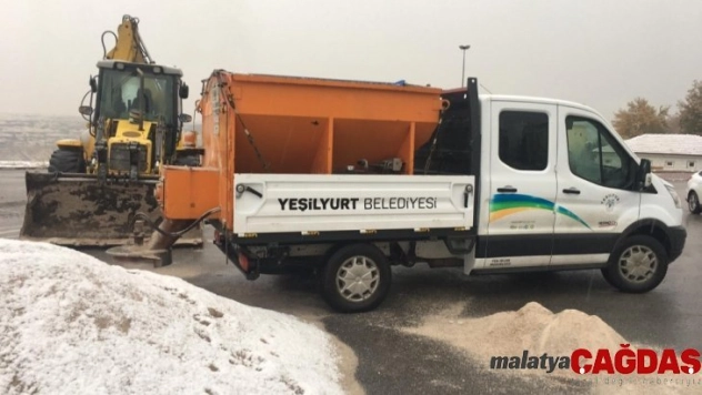 Yeşilyurt'ta karla mücadele