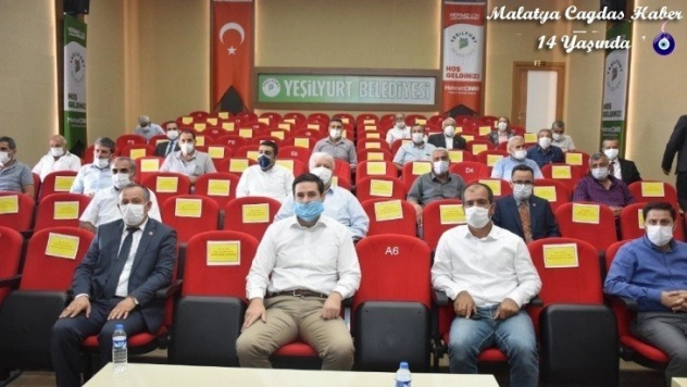 Yeşilyurt'ta muhtarlara Covid-19 tedbirleri anlatıldı