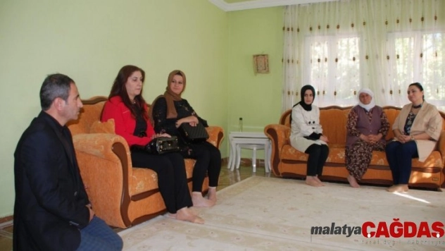 Yeşim Pekmez'den Kahta'daki şehit ailelerine ziyaret