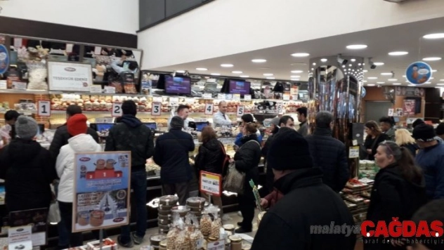 Yılbaşı, kuruyemişçilerde kuyruk oluşturdu