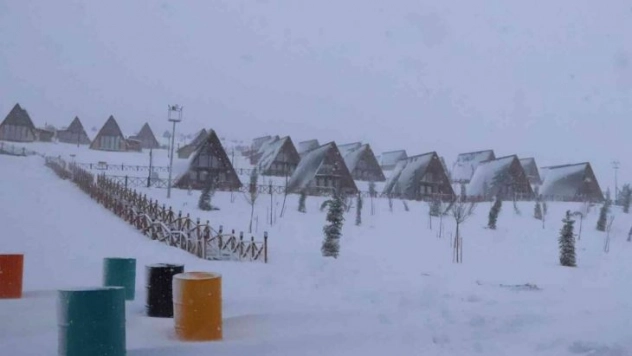 Yıldız Dağı'nda kar kalınlığı 65 santimetreye ulaştı