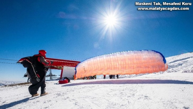 Yıldız Dağı'nda yamaç paraşütü rüzgarı