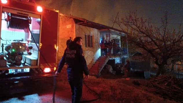 Yıldıztepe Mahallesi'nde İki Katlı Evde Yangın Çıktı